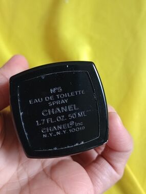 CHANEL Black No.5 Eau de Toilette Spray Bottle